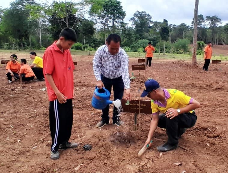 ร่วมกิจกรรมในโครงการปลูกป่าเฉลิมพระเกียรติเนื่องในโอกาสมหามงคลเฉลิมพระชนมพรรษา ๗๒ พรรษา พระบาทสมเด็จพระปรเมนทรรามาธิบดีศรีสินทรมหาวชิราลงกรณ พระวชิรเกล้าเจ้าอยู่หัว ณ สถานีวิจัยสิ่งแวดล้อมสะแกราช