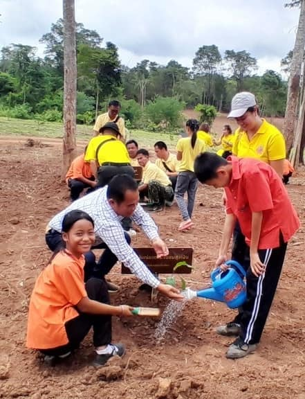 ร่วมกิจกรรมในโครงการปลูกป่าเฉลิมพระเกียรติเนื่องในโอกาสมหามงคลเฉลิมพระชนมพรรษา ๗๒ พรรษา พระบาทสมเด็จพระปรเมนทรรามาธิบดีศรีสินทรมหาวชิราลงกรณ พระวชิรเกล้าเจ้าอยู่หัว ณ สถานีวิจัยสิ่งแวดล้อมสะแกราช