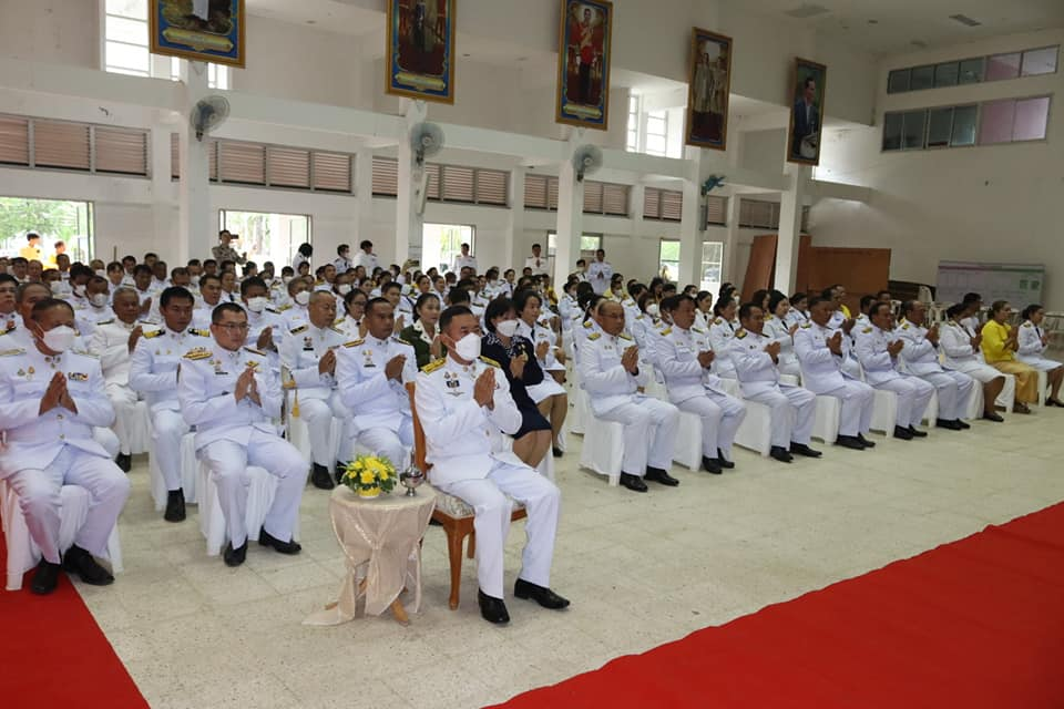 ร่วมกิจกรรมเฉลิมพระเกียรติพระบาทสมเด็จพระเจ้าอยู่หัว เนื่องในโอกาสพระราชพิธีมหามงคลเฉลิมพระชนมพรรษา 6 รอบ 72 พรรษา ณ หอประชุมอำเภอวังน้ำเขียว 