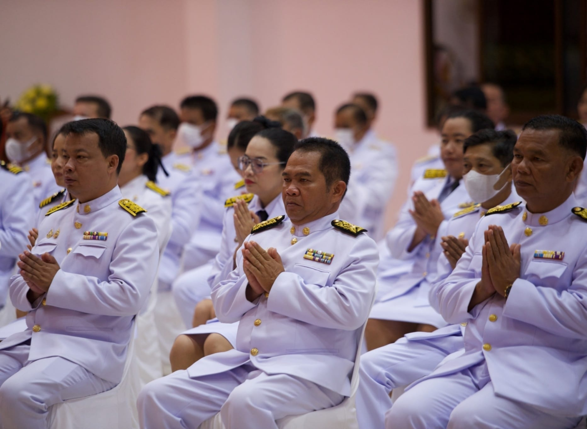 ร่วมกิจกรรมเฉลิมพระเกียรติพระบาทสมเด็จพระเจ้าอยู่หัว เนื่องในโอกาสพระราชพิธีมหามงคลเฉลิมพระชนมพรรษา 6 รอบ 72 พรรษา ณ หอประชุมอำเภอวังน้ำเขียว 