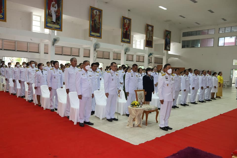 ร่วมกิจกรรมเฉลิมพระเกียรติพระบาทสมเด็จพระเจ้าอยู่หัว เนื่องในโอกาสพระราชพิธีมหามงคลเฉลิมพระชนมพรรษา 6 รอบ 72 พรรษา ณ หอประชุมอำเภอวังน้ำเขียว 