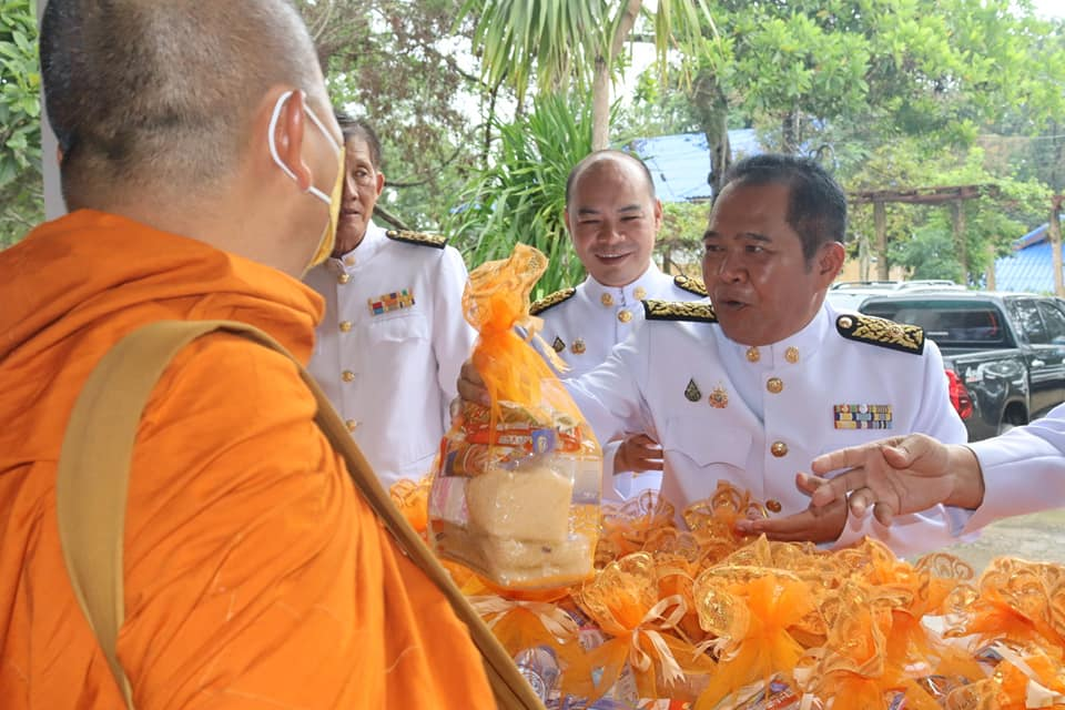 ร่วมกิจกรรมเฉลิมพระเกียรติพระบาทสมเด็จพระเจ้าอยู่หัว เนื่องในโอกาสพระราชพิธีมหามงคลเฉลิมพระชนมพรรษา 6 รอบ 72 พรรษา ณ หอประชุมอำเภอวังน้ำเขียว 