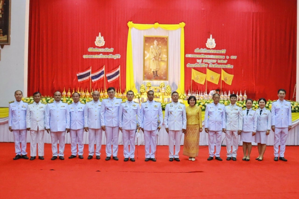 ร่วมกิจกรรมเฉลิมพระเกียรติพระบาทสมเด็จพระเจ้าอยู่หัว เนื่องในโอกาสพระราชพิธีมหามงคลเฉลิมพระชนมพรรษา 6 รอบ 72 พรรษา ณ หอประชุมอำเภอวังน้ำเขียว 