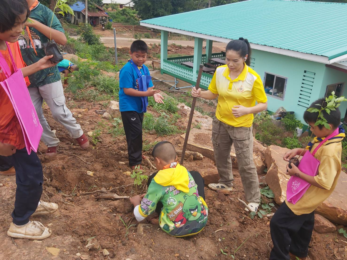 ประธานเปิดและร่วมกิจกรรมในโครงการส่งเสริม อนุรักษ์ ฟื้นฟูทรัพยากรธรรมชาติและสิ่งเเวดล้อม แหล่งท่องเที่ยว และปรับปรุงภูมิทัศน์ในพื้นที่ตำบลอุดมทรัพย์ ประจำปีงบประมาณ พ.ศ.2567 ณ โรงเรียนบ้านซับเต่า