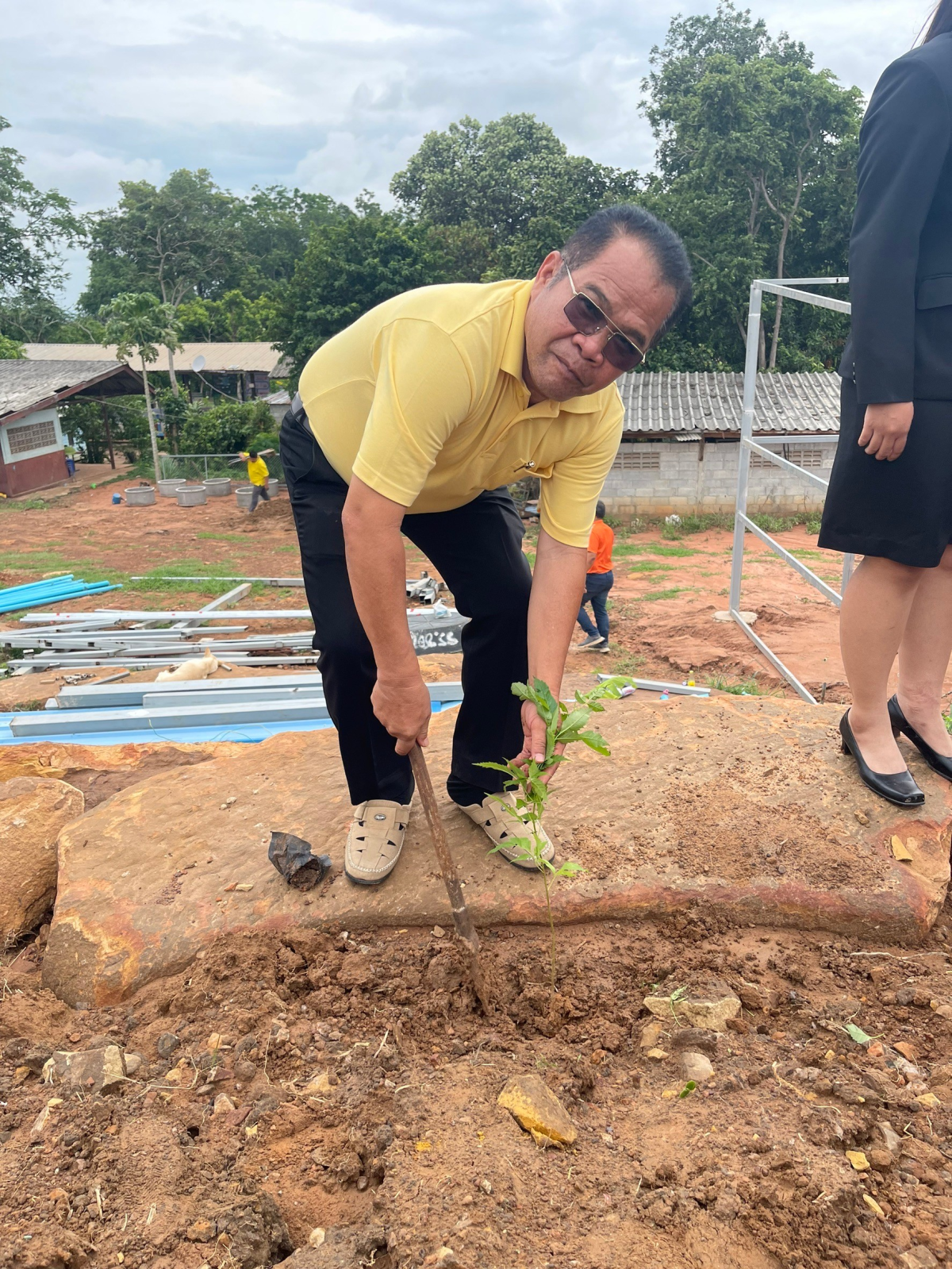 ประธานเปิดและร่วมกิจกรรมในโครงการส่งเสริม อนุรักษ์ ฟื้นฟูทรัพยากรธรรมชาติและสิ่งเเวดล้อม แหล่งท่องเที่ยว และปรับปรุงภูมิทัศน์ในพื้นที่ตำบลอุดมทรัพย์ ประจำปีงบประมาณ พ.ศ.2567 ณ โรงเรียนบ้านซับเต่า