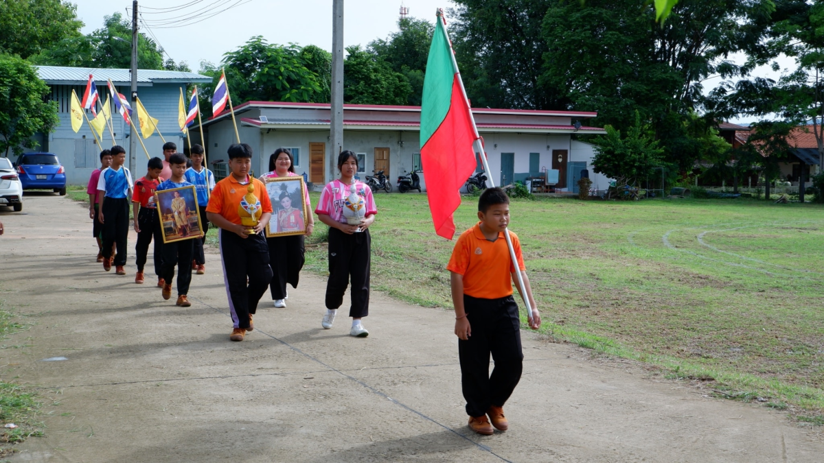 ประธานในพิธีเปิดการแข่งขันกีฬาภายในโรงเรียนด่านอุดมวิทยา