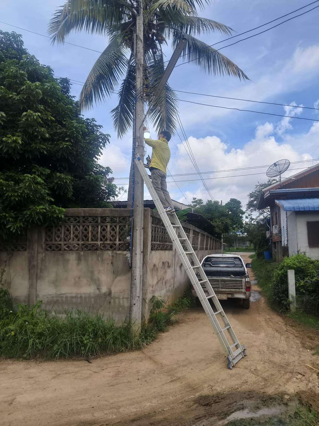 ซ่อมแซมไฟฟ้าส่องสว่างภายในหมู่บ้านบะใหญ่ หมู่ที่ 1