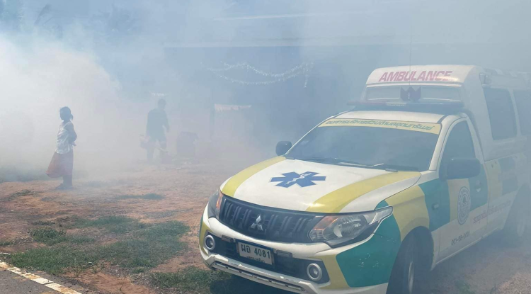 การดำเนินการฉีดพ่นหมอกควันเพื่อควบคุมโรคไข้เลือดออก หมู่ที่ 15 บ้านหัวเขาทอง