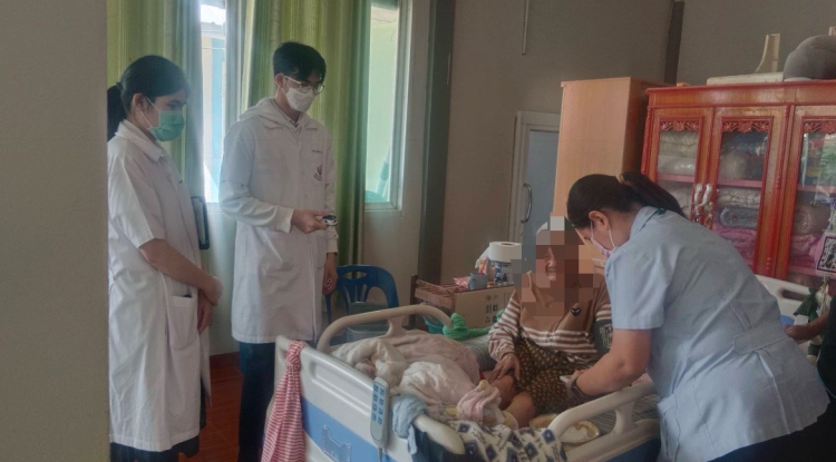 ลงพื้นที่ติดตามผู้สูงอายุ ผู้พิการ เพื่อกายภาพและตรวสุขภาพติดตามการรักษา