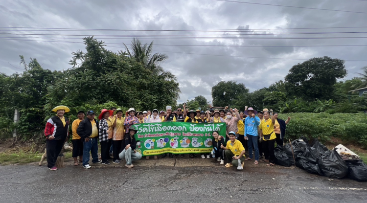 เดินรณรงค์ประชาสัมพันธ์โรคไข้เลือดออก ป้องกันได้ โดยกำจัดแหล่งเพาะพันธ์ุยุงลาย โดยใช้มาตรการ 5 ป. 1 ข. 