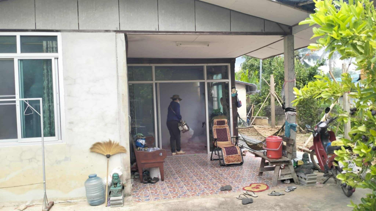 กิจกรรมฉีดพ่นหมอกควันกำจัดลูกน้ำยุงลาย  ภายในหมู่บ้านตำบลอุดมทรัพย์ 