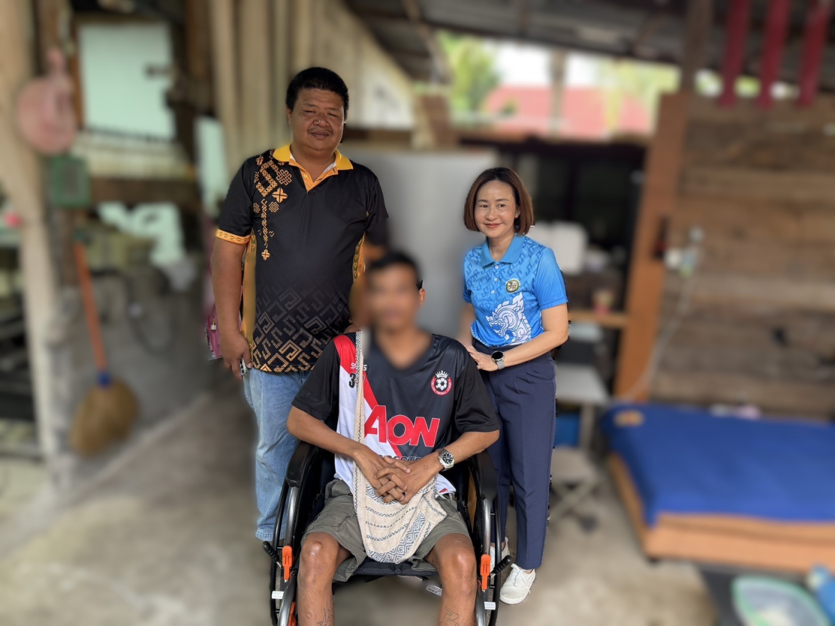 มอบรถเข็นสำหรับผู้พิการ ภายในพื้นที่ตำบลอุดมทรัพย์