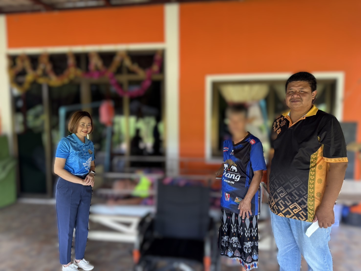 มอบรถเข็นสำหรับผู้พิการ ภายในพื้นที่ตำบลอุดมทรัพย์