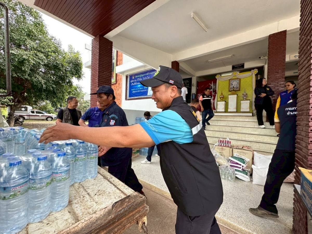 กิจกรรมมอบเครื่องอุปโภคบริโภค เพื่อสนับสนุนนการปฏิบัติงานของเจ้าหน้าที่ และสร้างขวัญกำลังใจให้กับพี่น้องประชาชนที่อาศัยอยู่ในเขตชายแดนไทย-กัมพูชา