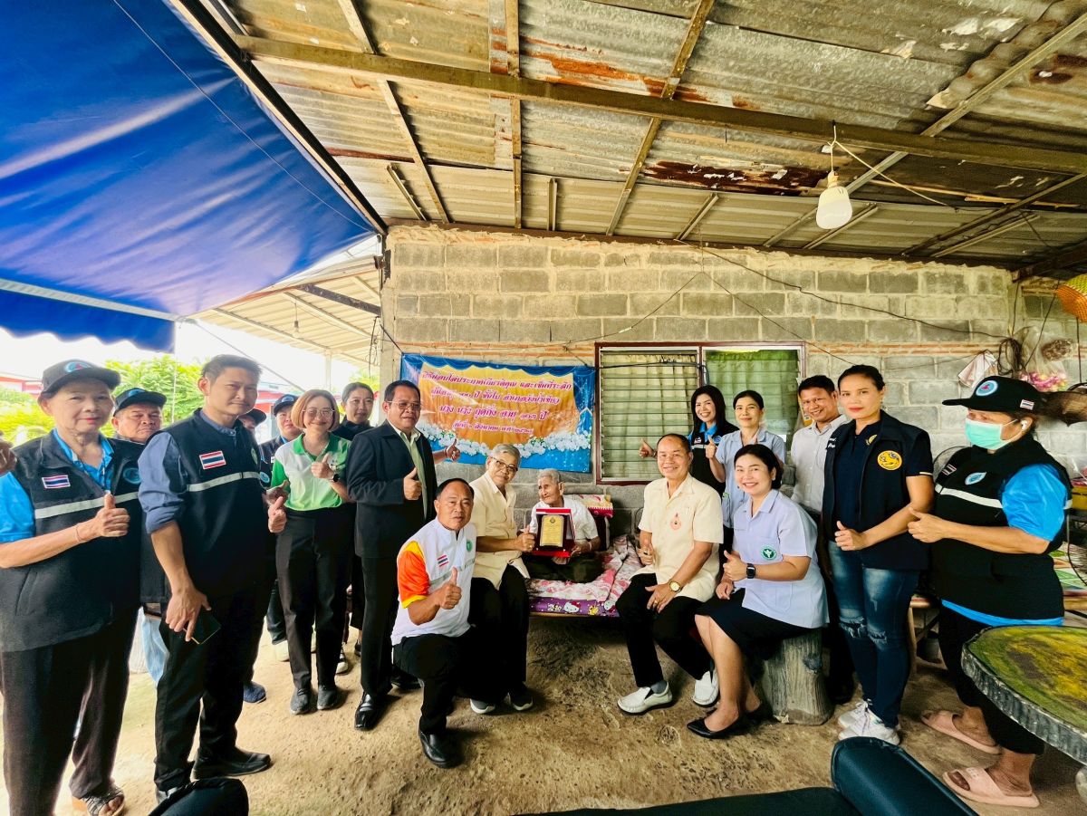 พิธีมอบโล่ประกาศเกียรติคุณ และเข็มที่ระลึก ผู้มีอายุ 100 ปีขึ้นไป