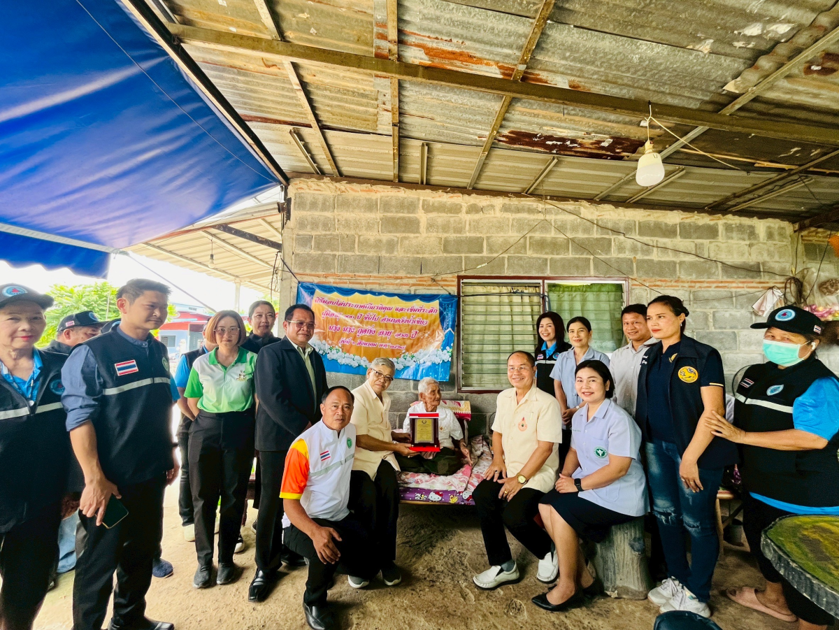 พิธีมอบโล่ประกาศเกียรติคุณ และเข็มที่ระลึก ผู้มีอายุ 100 ปีขึ้นไป