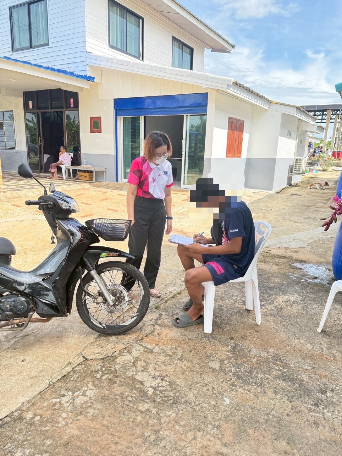 ลงพื้นที่ดำเนินการช่วยเหลือด้านสาธารณสุขและสุขภาพ ภายในตำบลอุดมทรัพย์