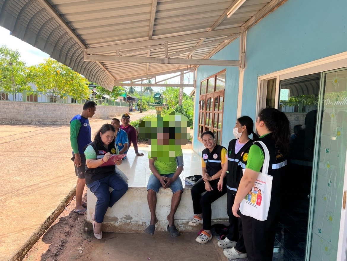 ลงพื้นที่ดำเนินการช่วยเหลือด้านสาธารณสุขและสุขภาพ ภายในตำบลอุดมทรัพย์ โดยศูนย์ฟื้นฟูสภาพทางสังคม