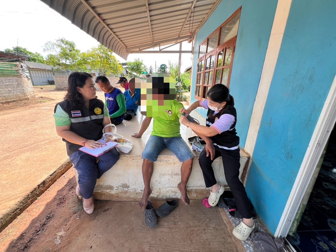 ลงพื้นที่ดำเนินการช่วยเหลือด้านสาธารณสุขและสุขภาพ ภายในตำบลอุดมทรัพย์ โดยศูนย์ฟื้นฟูสภาพทางสังคม