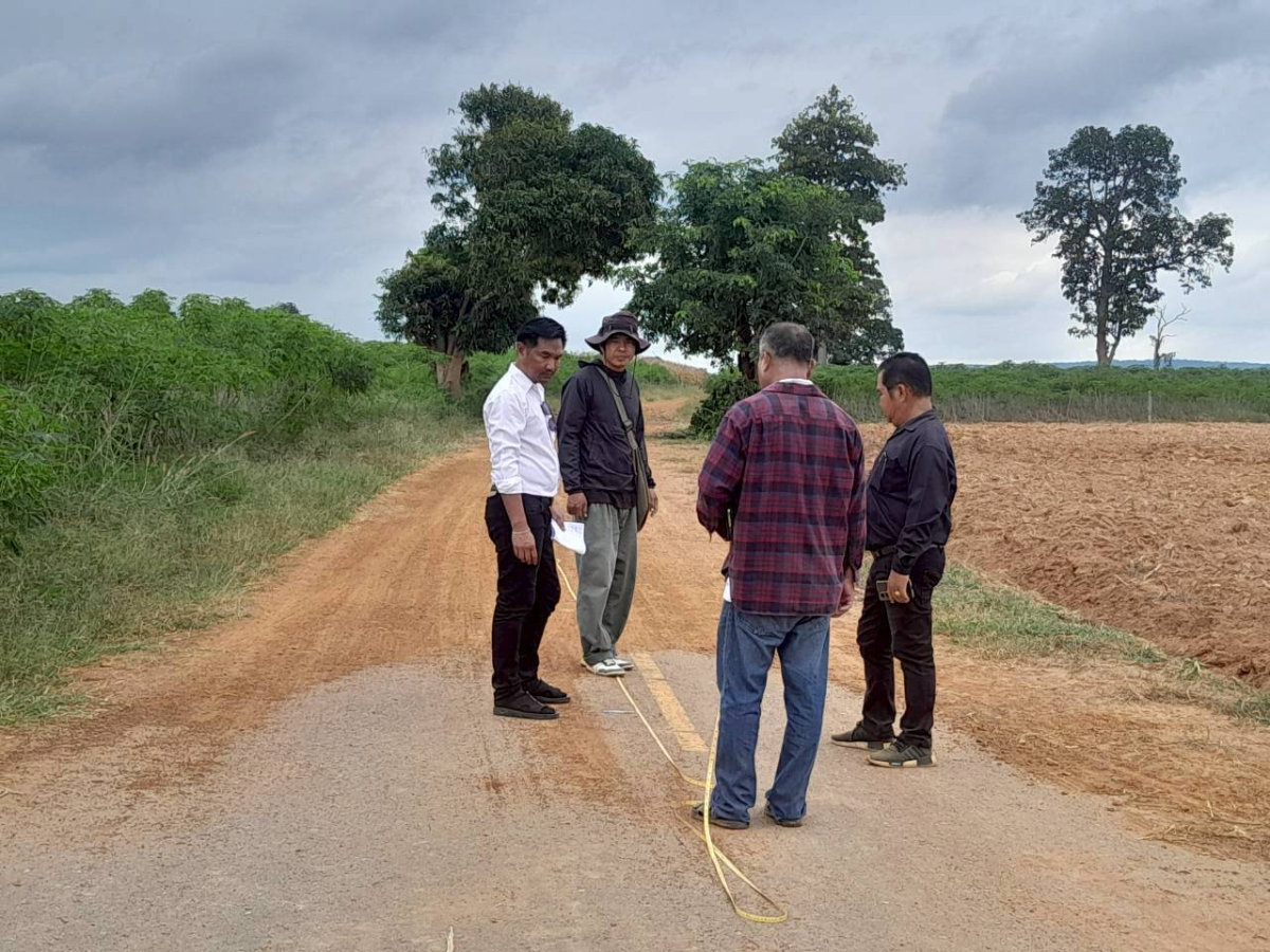 สำรวจพื้นที่ก่อสร้างถนนคอนกรีตเสริมเหล็ก ถนนหนองข้าวเหนียว บ้านโนนเหลื่อม-บ้านหัวเขาทอง หมู่ที่ 2