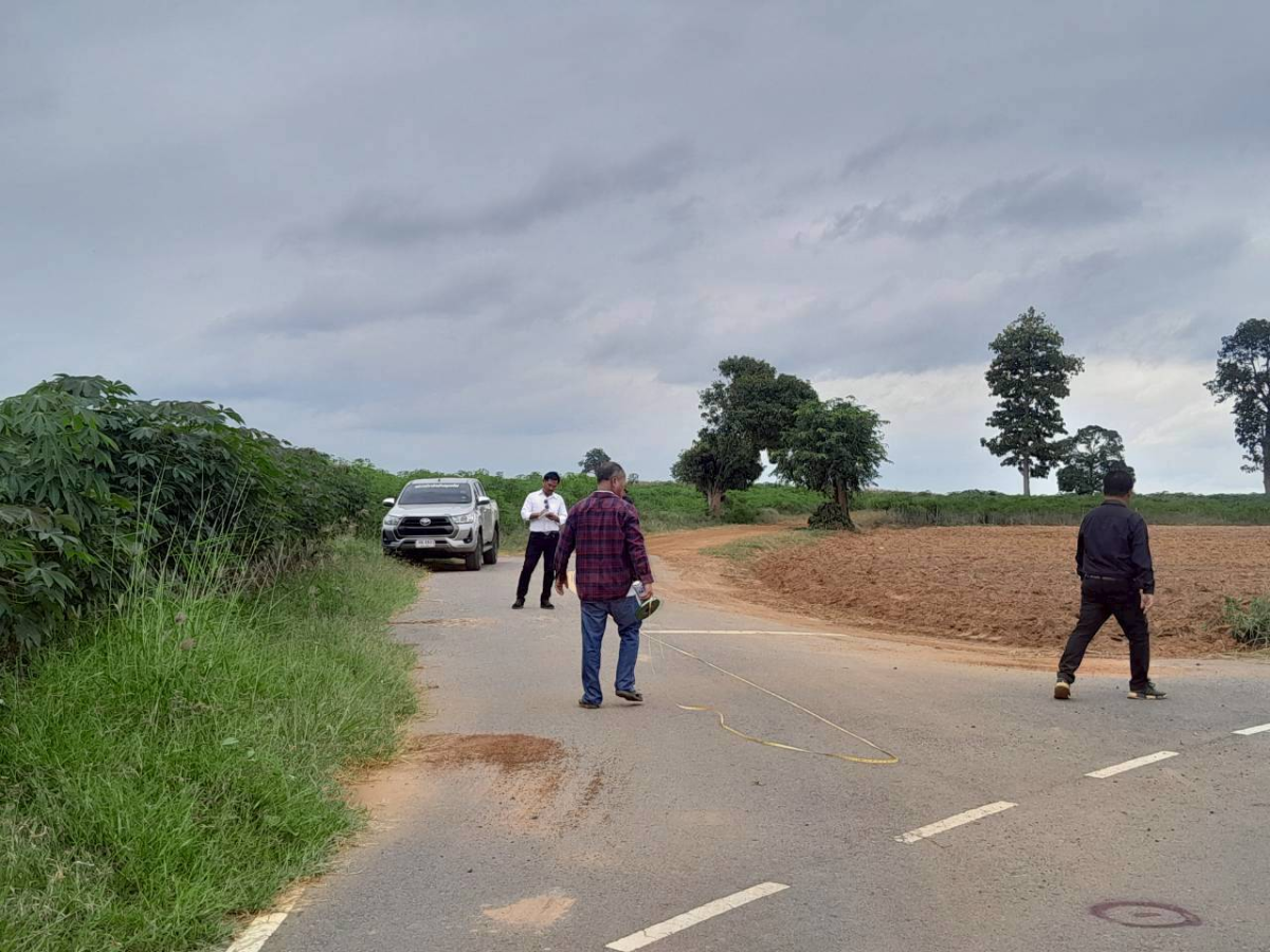 สำรวจพื้นที่ก่อสร้างถนนคอนกรีตเสริมเหล็ก ถนนหนองข้าวเหนียว บ้านโนนเหลื่อม-บ้านหัวเขาทอง หมู่ที่ 2