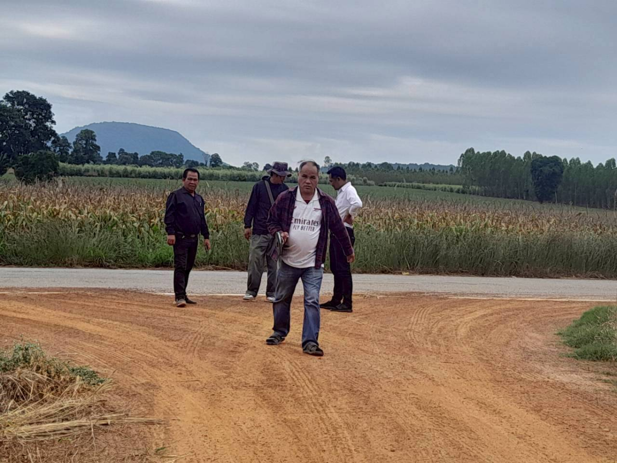 สำรวจพื้นที่ก่อสร้างถนนคอนกรีตเสริมเหล็ก ถนนหนองข้าวเหนียว บ้านโนนเหลื่อม-บ้านหัวเขาทอง หมู่ที่ 2