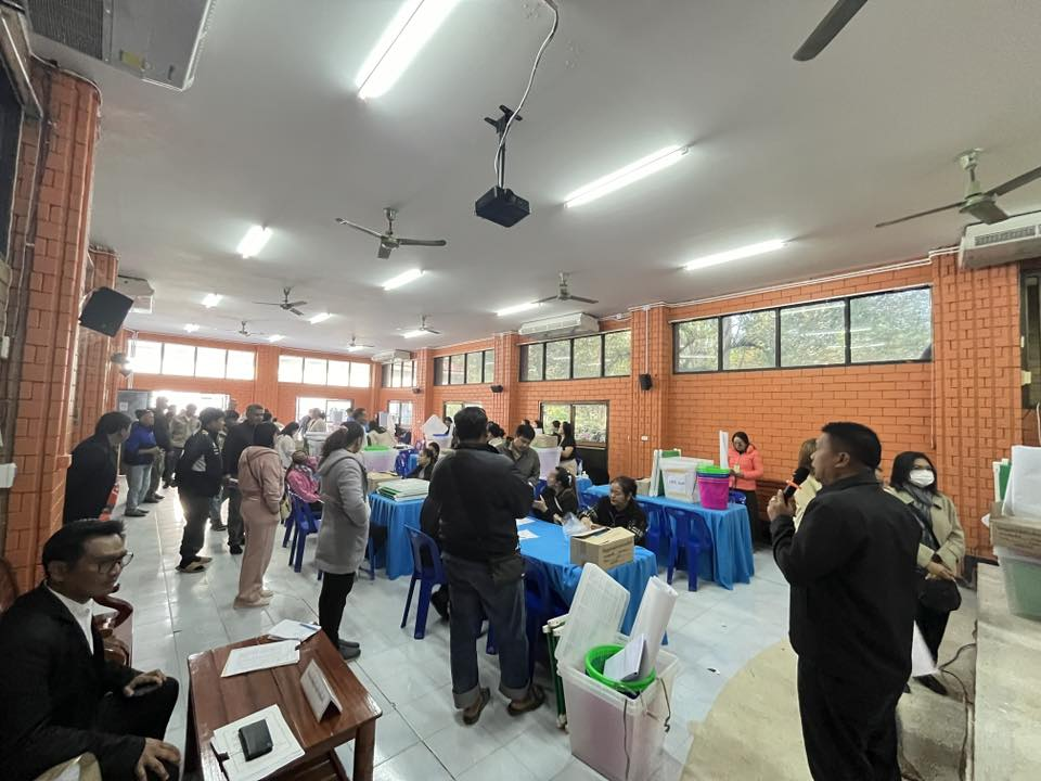 องค์การบริหารส่วนตำบลอุดมทรัพย์ ทำการส่งมอบหีบบัตรเลือกตั้ง และวัสดุอุปกรณ์ในการเลือกตั้ง ให้กับคณะกรรมการประจำหน่วยเลือกตั้ง ในเขตพื้นที่ตำบลอุดมทรัพย์