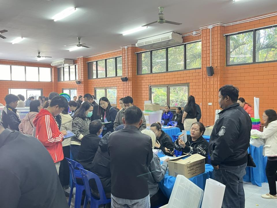 องค์การบริหารส่วนตำบลอุดมทรัพย์ ทำการส่งมอบหีบบัตรเลือกตั้ง และวัสดุอุปกรณ์ในการเลือกตั้ง ให้กับคณะกรรมการประจำหน่วยเลือกตั้ง ในเขตพื้นที่ตำบลอุดมทรัพย์