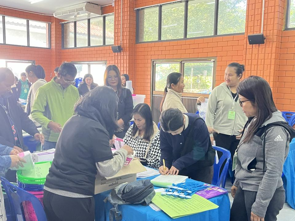 องค์การบริหารส่วนตำบลอุดมทรัพย์ ทำการส่งมอบหีบบัตรเลือกตั้ง และวัสดุอุปกรณ์ในการเลือกตั้ง ให้กับคณะกรรมการประจำหน่วยเลือกตั้ง ในเขตพื้นที่ตำบลอุดมทรัพย์