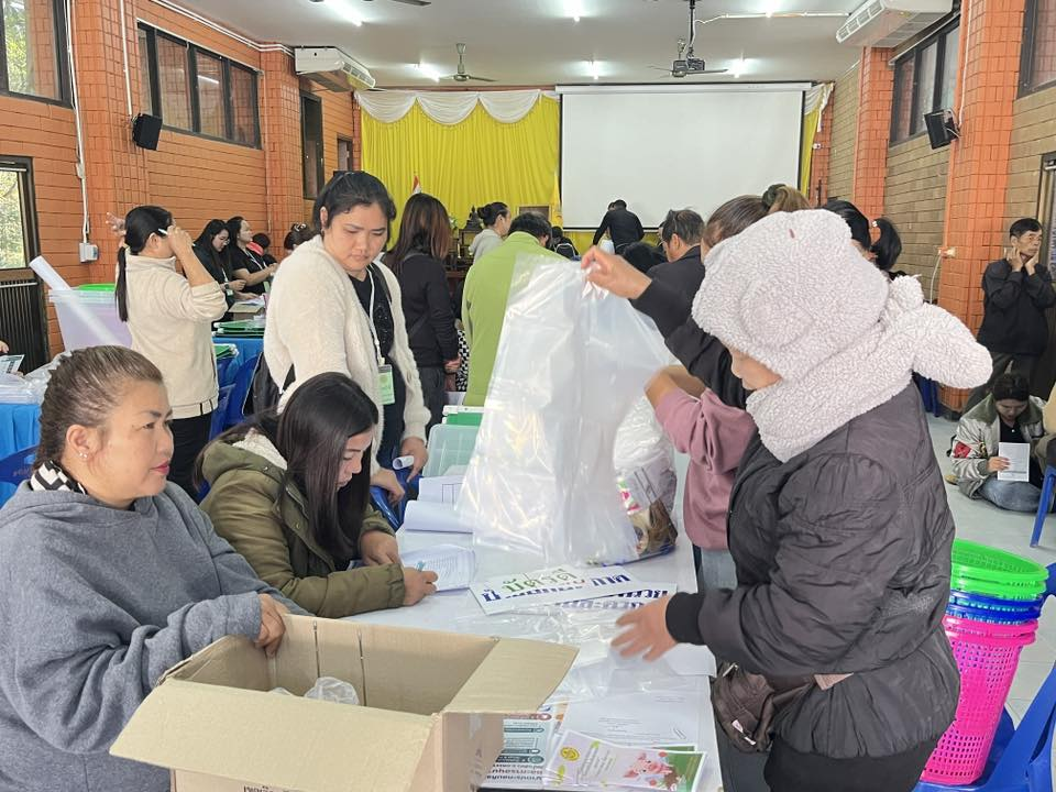 องค์การบริหารส่วนตำบลอุดมทรัพย์ ทำการส่งมอบหีบบัตรเลือกตั้ง และวัสดุอุปกรณ์ในการเลือกตั้ง ให้กับคณะกรรมการประจำหน่วยเลือกตั้ง ในเขตพื้นที่ตำบลอุดมทรัพย์