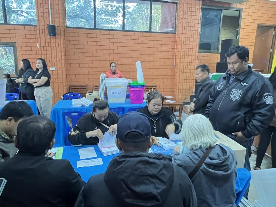 องค์การบริหารส่วนตำบลอุดมทรัพย์ ทำการส่งมอบหีบบัตรเลือกตั้ง และวัสดุอุปกรณ์ในการเลือกตั้ง ให้กับคณะกรรมการประจำหน่วยเลือกตั้ง ในเขตพื้นที่ตำบลอุดมทรัพย์