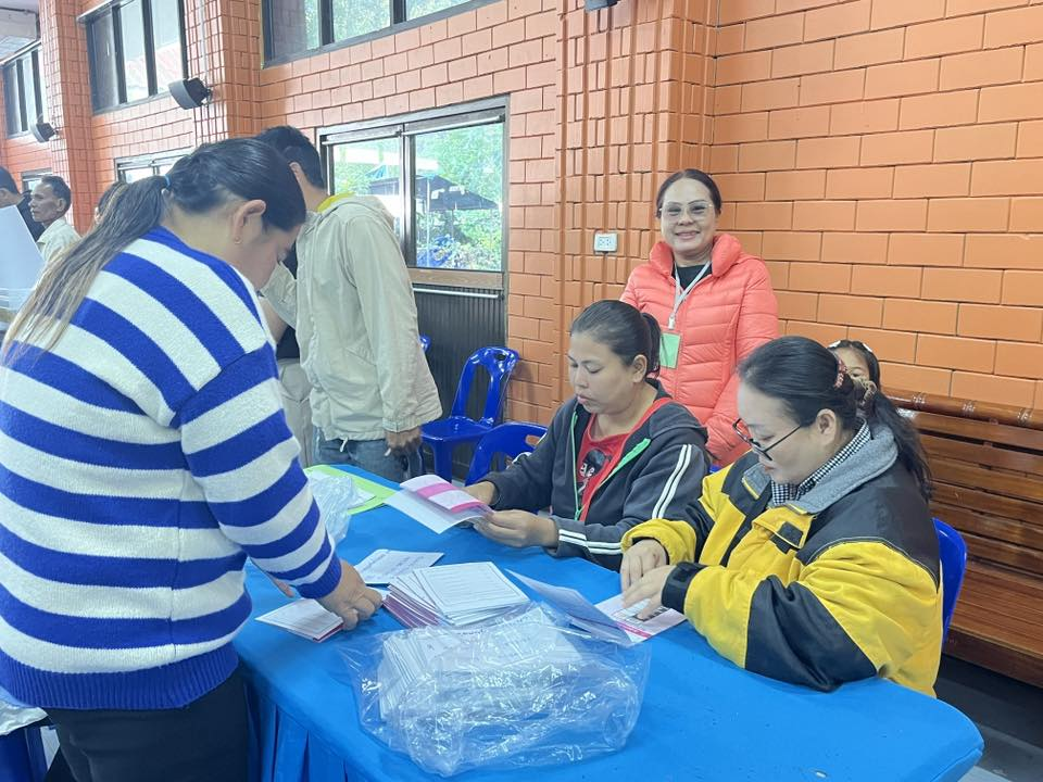 องค์การบริหารส่วนตำบลอุดมทรัพย์ ทำการส่งมอบหีบบัตรเลือกตั้ง และวัสดุอุปกรณ์ในการเลือกตั้ง ให้กับคณะกรรมการประจำหน่วยเลือกตั้ง ในเขตพื้นที่ตำบลอุดมทรัพย์