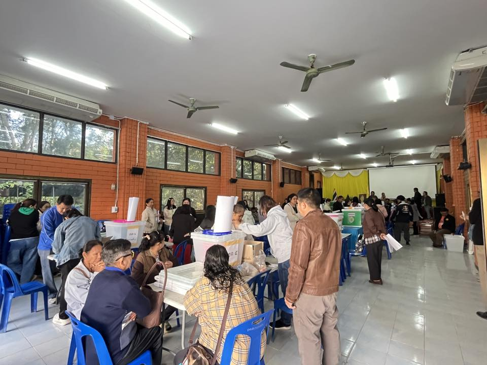 องค์การบริหารส่วนตำบลอุดมทรัพย์ ทำการส่งมอบหีบบัตรเลือกตั้ง และวัสดุอุปกรณ์ในการเลือกตั้ง ให้กับคณะกรรมการประจำหน่วยเลือกตั้ง ในเขตพื้นที่ตำบลอุดมทรัพย์
