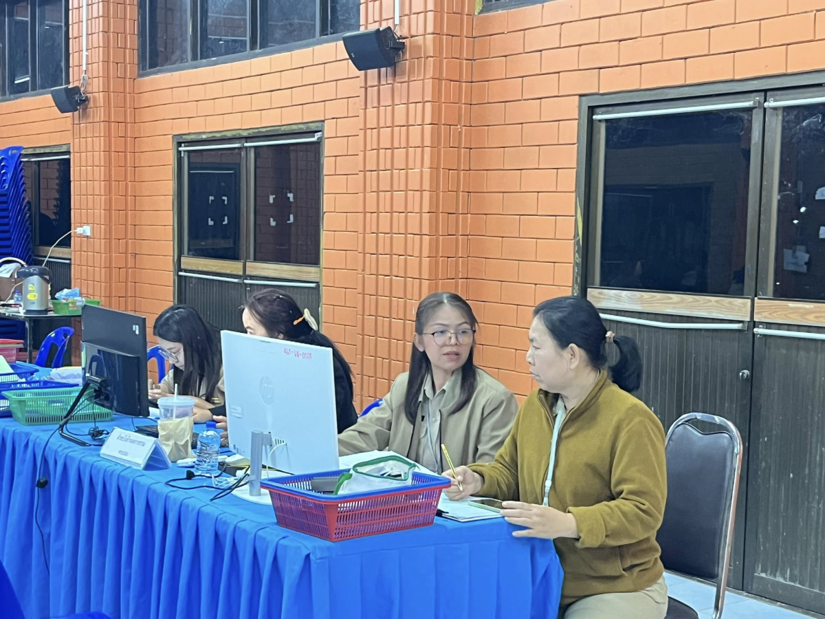 ประมวลภาพบรรยากาศการส่งมอบหีบบัตรหลังการลงคะแนนเสียงเลือกตั้งสมาชิกสภาและนายกองค์การบริหารส่วนตำบลอุดมทรัพย์