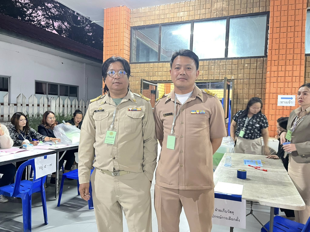 ประมวลภาพบรรยากาศการส่งมอบหีบบัตรหลังการลงคะแนนเสียงเลือกตั้งสมาชิกสภาและนายกองค์การบริหารส่วนตำบลอุดมทรัพย์