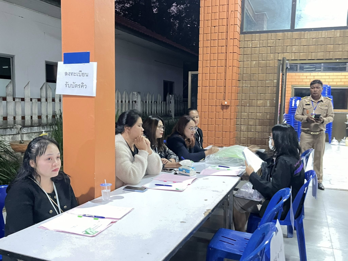 ประมวลภาพบรรยากาศการส่งมอบหีบบัตรหลังการลงคะแนนเสียงเลือกตั้งสมาชิกสภาและนายกองค์การบริหารส่วนตำบลอุดมทรัพย์
