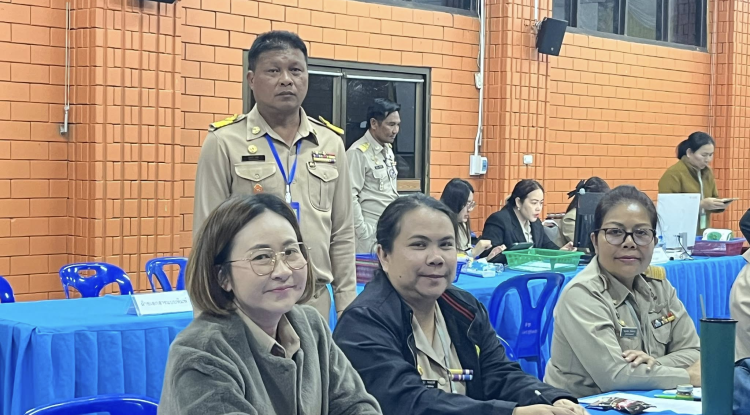 ประมวลภาพบรรยากาศการส่งมอบหีบบัตรหลังการลงคะแนนเสียงเลือกตั้งสมาชิกสภาและนายกองค์การบริหารส่วนตำบลอุดมทรัพย์