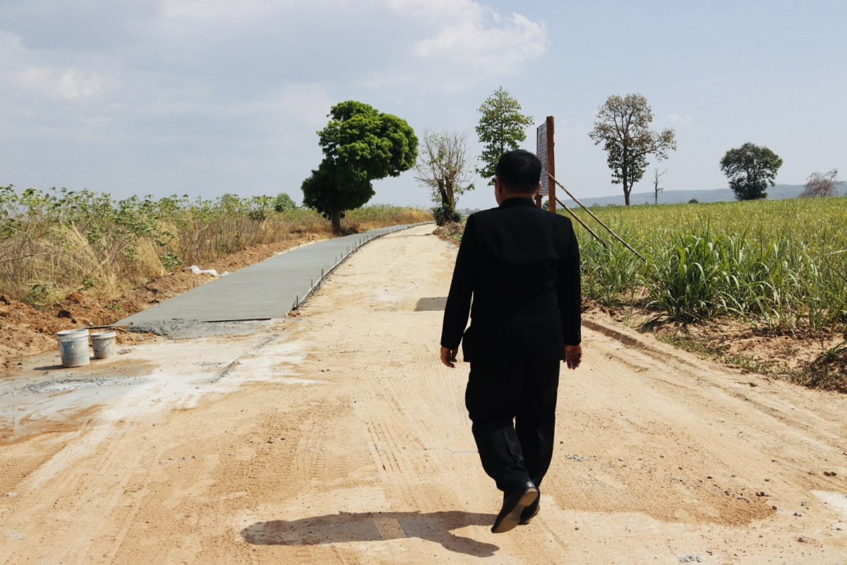 ลงพื้นที่ติดตามโครงการก่อสร้างถนนคอนกรีตเสริมเหล็ก ถนนสายหนองข้าวเหนียว บ้านโนนเหลื่อม - บ้านหัวเขาทอง หมู่ที่ 2