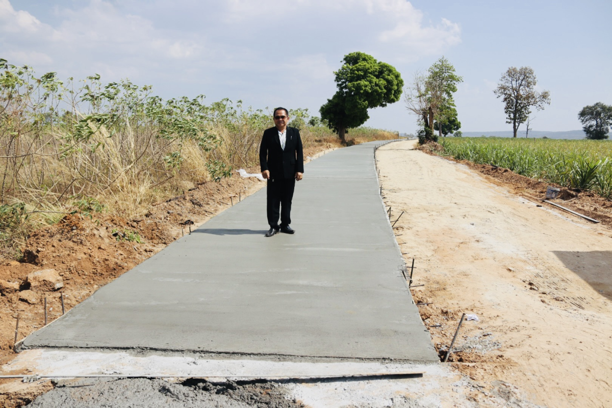 ลงพื้นที่ติดตามโครงการก่อสร้างถนนคอนกรีตเสริมเหล็ก ถนนสายหนองข้าวเหนียว บ้านโนนเหลื่อม - บ้านหัวเขาทอง หมู่ที่ 2