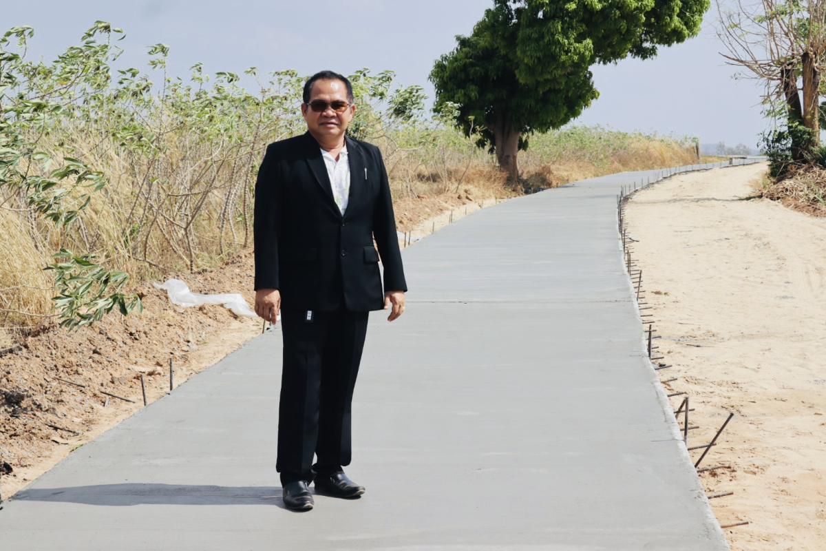 ลงพื้นที่ติดตามโครงการก่อสร้างถนนคอนกรีตเสริมเหล็ก ถนนสายหนองข้าวเหนียว บ้านโนนเหลื่อม - บ้านหัวเขาทอง หมู่ที่ 2