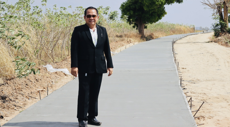 ลงพื้นที่ติดตามโครงการก่อสร้างถนนคอนกรีตเสริมเหล็ก ถนนสายหนองข้าวเหนียว บ้านโนนเหลื่อม - บ้านหัวเขาทอง หมู่ที่ 2