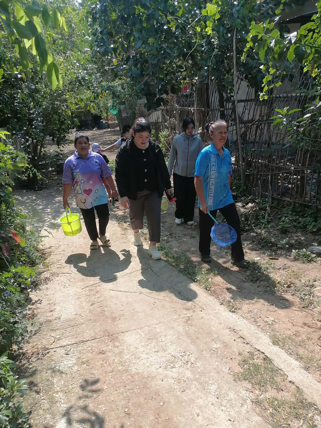 กิจกรรมศึกษาความต้านทานของยุงต่อสารเคมีในพื้นที่เสี่ยงสูง โดยดำเนินการเก็บตัวอย่างลูกน้ำยุงลาย ในพื้นที่หมู่บ้านหัวเขาทอง ม.15 