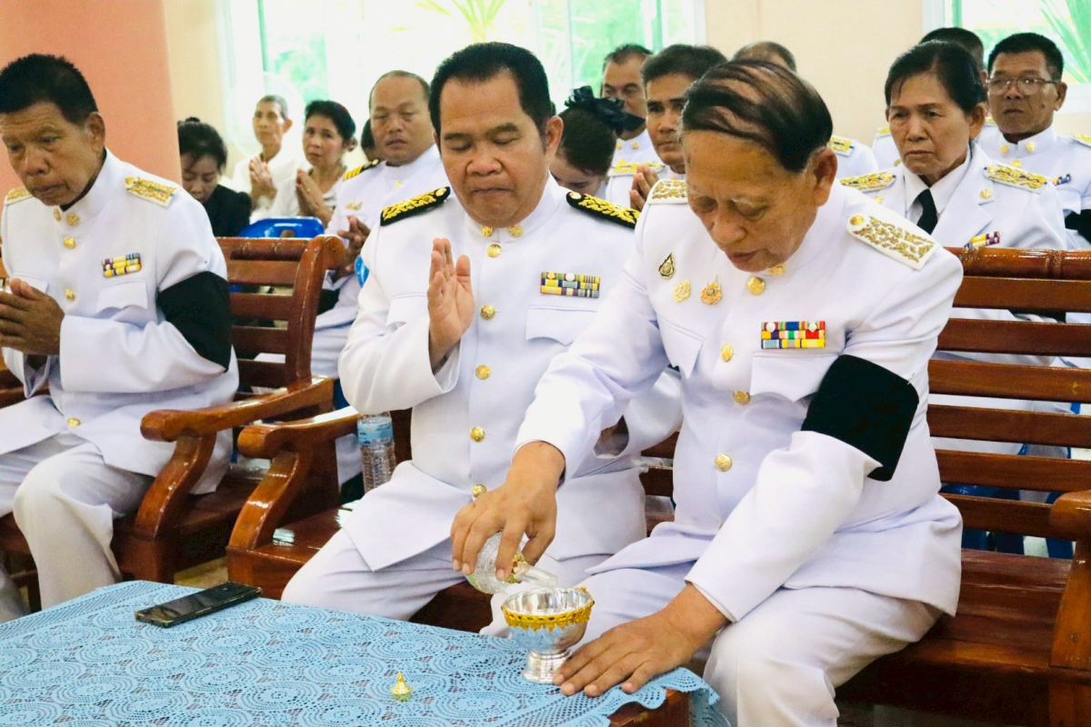 ร่วมพิธีพระราชทานน้ำหลวงสรงศพพระครูเกษมศาสนกิจ (สาน เขมวีโร) และร่วมฟังสวดอภิธรรม 
