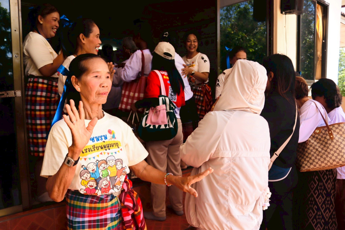 ต้อนรับคณะศึกษาดูงานจากโรงเรียนผู้สูงอายุ องค์การบริหารส่วนตำบลโพนงาม อ.บุณฑริก จ.อุบลราชธานี 